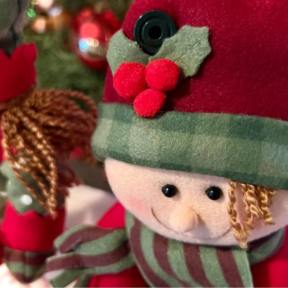 NEW Avon Carolers Musical Stuffed Figurines, Set of 2, Boy Sings Deck The Halls - Picture 11 of 16